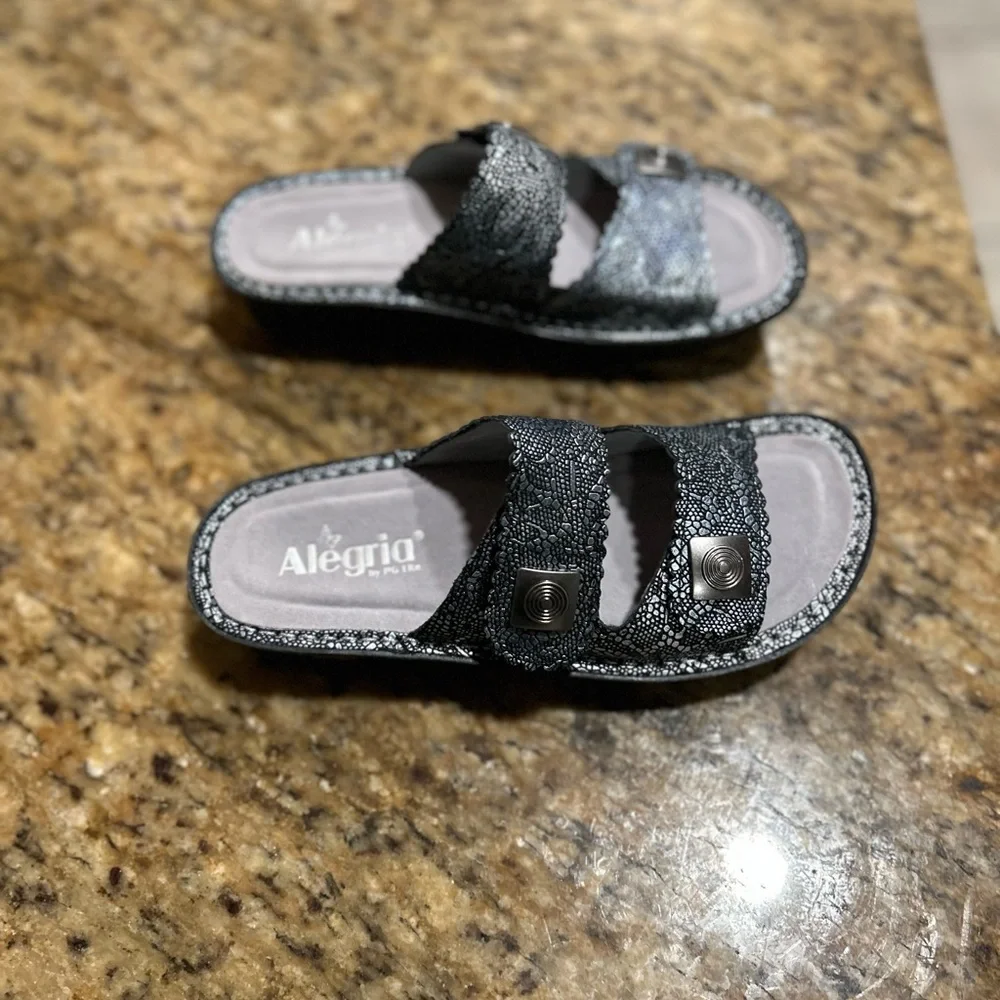 NEW Alegria Sandra Silver Pewter Lace Slide Wedge Sandals Size 38/US 7.5 - Picture 3 of 9